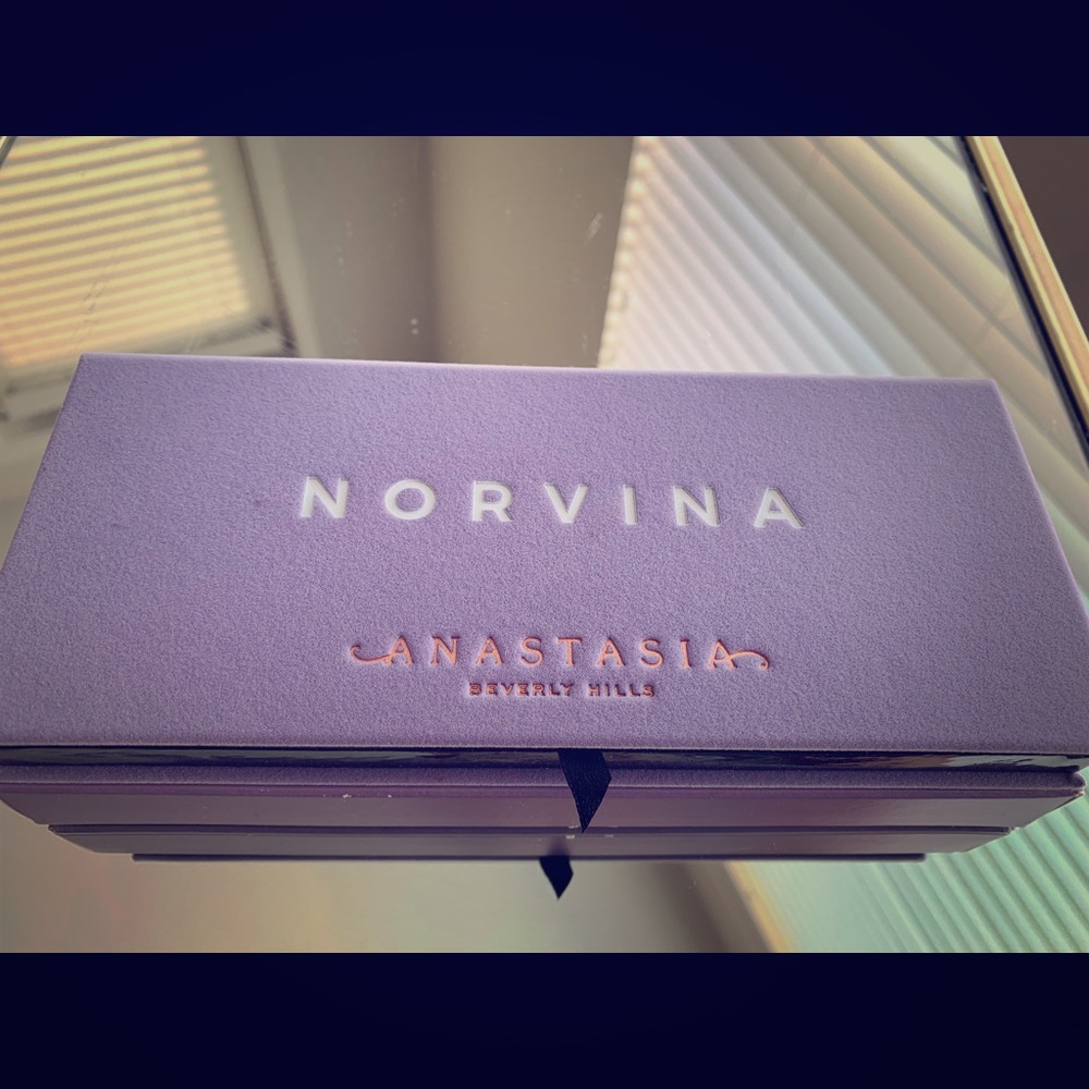 Norvina Eyeshadow palette